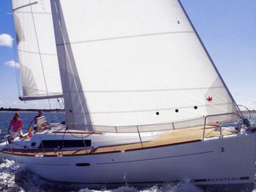 Yacht Oceanis 37 - Sailboat Charter Hyeres