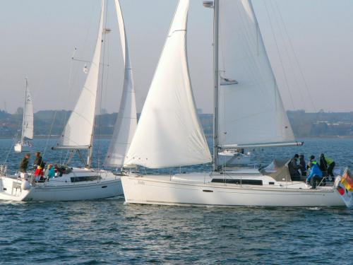 Yacht Oceanis 37 chartern in Barth