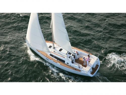 Sailing yacht Oceanis 37 for rent in Nea Peramos