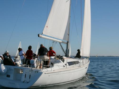 Sailboat Oceanis 37 for rent in Heiligenhafen