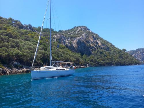 Oceanis 37 Segelyacht Charter Marmaris