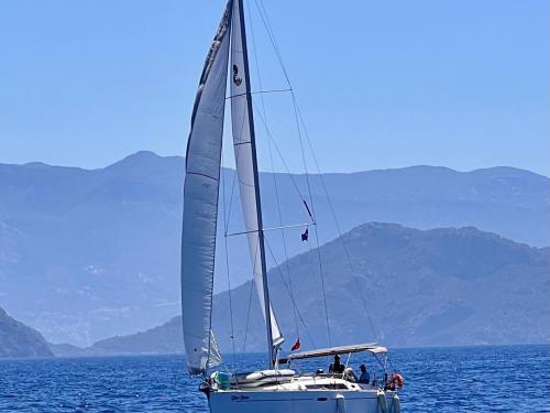 Segelboot Oceanis 37 chartern in Orhaniye