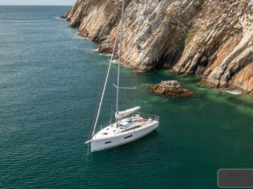 Sailing boat Oceanis 37 available for charter in Marina Kornati