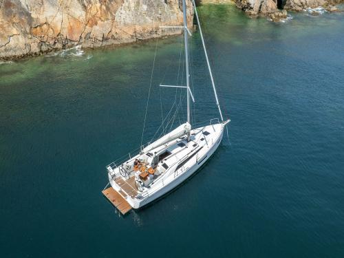 Sailing yacht Oceanis 37 for charter in Adakoy