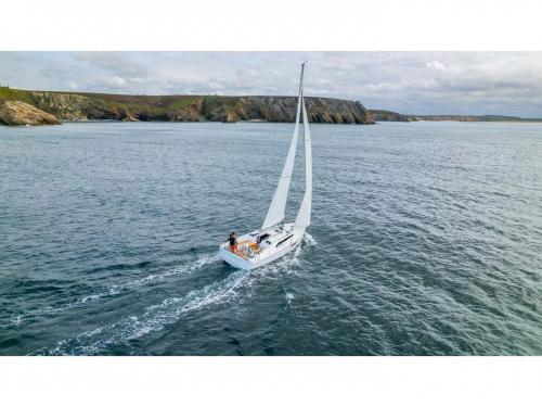 Yacht Oceanis 37 for hire in Messina