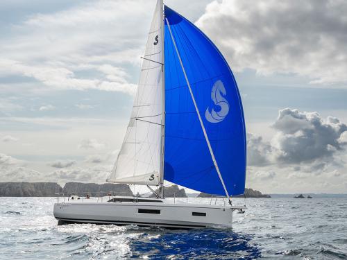 Sailing yacht Oceanis 37 available for charter in Marmaris