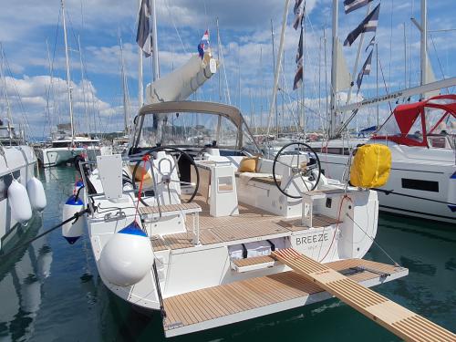 Sailing yacht Oceanis 37 for rent in ACI Marina Split