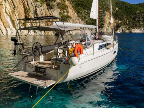 Yacht Oceanis 37 for rent in Lefkas
