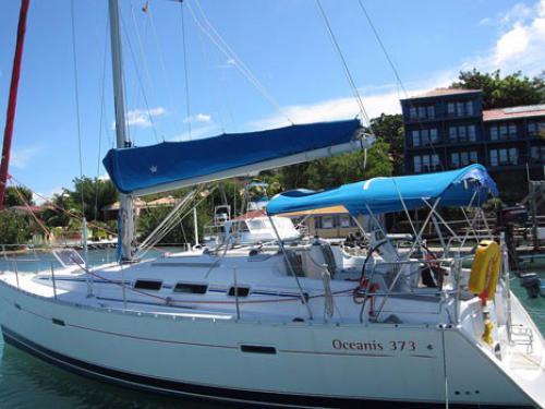 Yacht Oceanis 373 available for charter in Grand Anse
