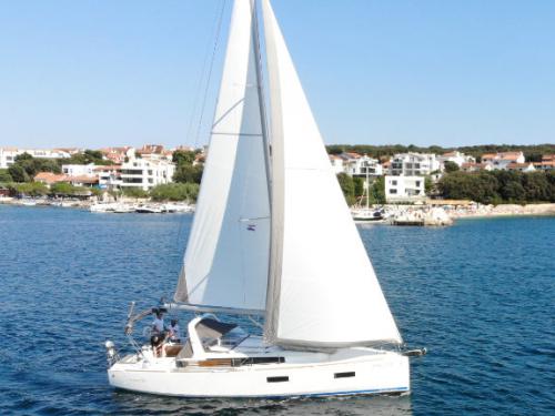 Segelyacht Oceanis 38 Yachtcharter in Marina Veruda