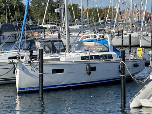 Segelyacht Oceanis 38 Yachtcharter in Heiligenhafen Yachthafen