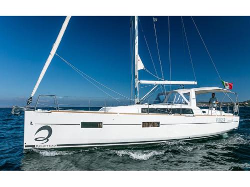 Segelboot Oceanis 38 Yachtcharter in Portisco