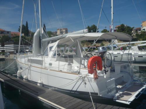 Segelyacht Oceanis 38 Yachtcharter in Sibenik