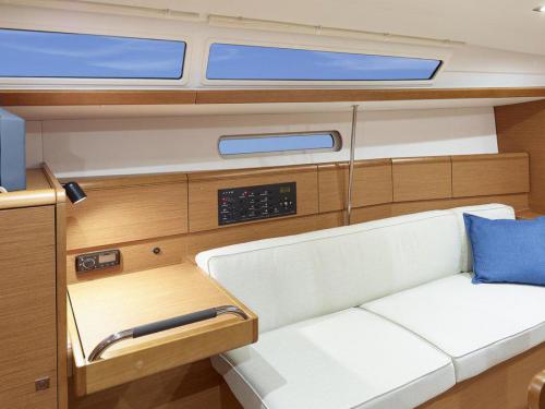 Segelyacht Oceanis 38 chartern in Procida