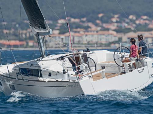 Sailing boat Oceanis 38 for charter in Port Crouesty