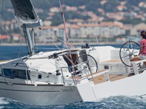Segelyacht Oceanis 381 chartern in Toulon