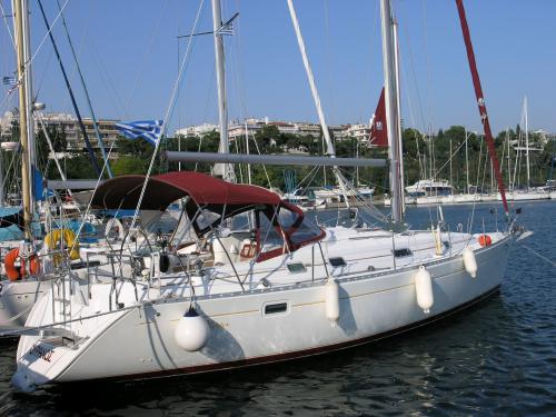 Yacht Oceanis 381 chartern in Marina Lefkas