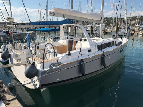 Segelyacht Oceanis 381 Yachtcharter in Kastel Gomilica