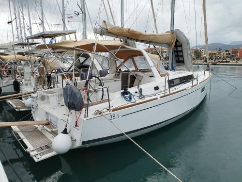Yacht Oceanis 381 Yachtcharter in Lefkas