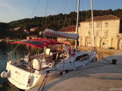 Segelyacht Oceanis 381 chartern in ACI Marina Dubrovnik