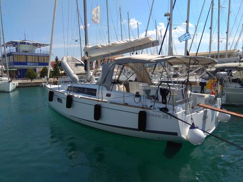 Yacht Oceanis 381 for rent in Lefkas Marina