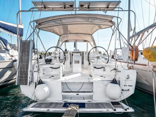 Segelyacht Oceanis 381 chartern in Palairos