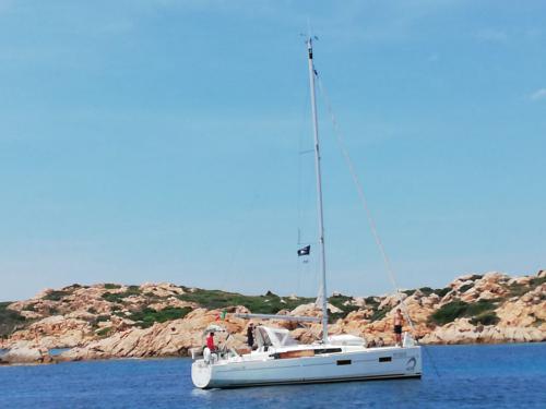 Segelboot Oceanis 381 chartern in Cannigione