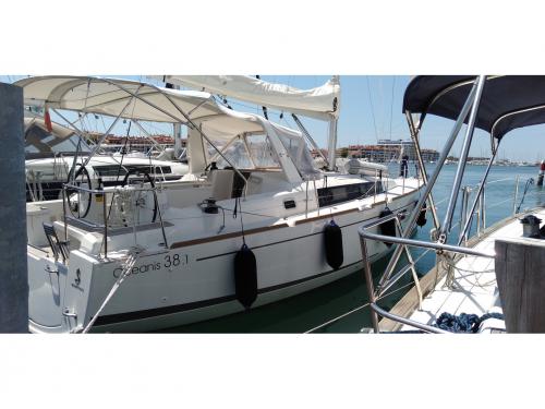 Segelyacht Oceanis 381 Yachtcharter in Cannigione Marina
