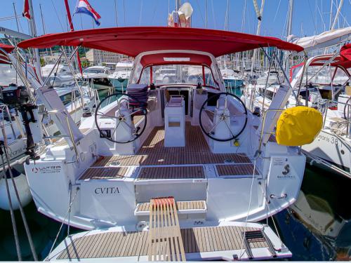 Segelboot Oceanis 381 Yachtcharter in ACI Marina Split