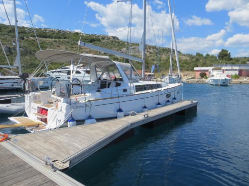 Yacht Oceanis 381 for rent in Primosten