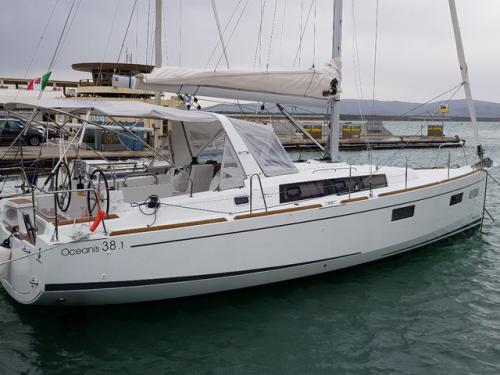 Sailing yacht Oceanis 381 available for charter in Bocca di Magra