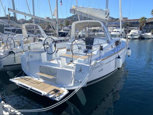 Sailing yacht Oceanis 381 for rent in Marina Port Grimaud