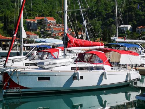 Segelyacht Oceanis 381 Yachtcharter in Komolac