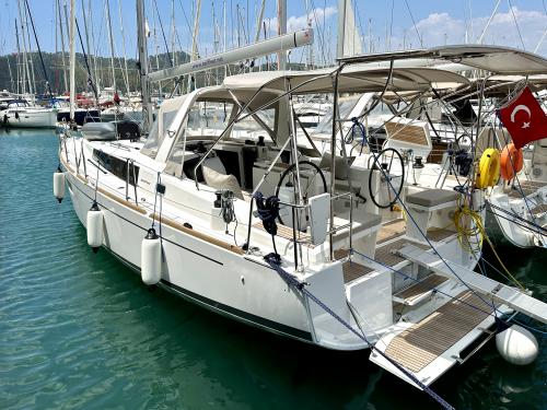 Sailing yacht Oceanis 381 for rent in Fethiye