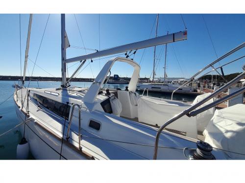 Sailboat Oceanis 381 for rent in Port de Cambrils