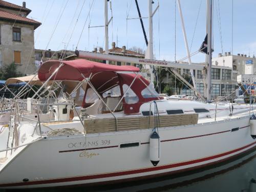 Yacht Oceanis 393 Clipper Yachtcharter in Marina Tankerkomerc