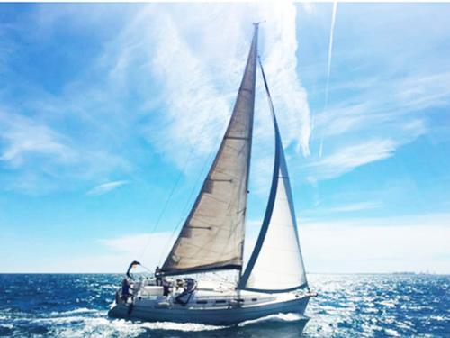 Sailboat Oceanis 393 Clipper for hire in Vinisce