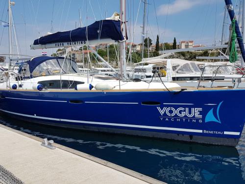 Yacht Oceanis 40 for rent in Lefkas