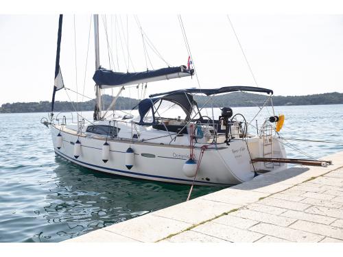 Sailboat Oceanis 40 for hire in Skradin
