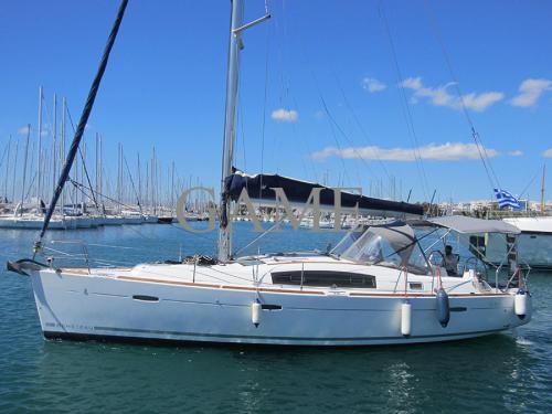 Sailing boat Oceanis 40 for charter in Alimos Marina Kalamaki