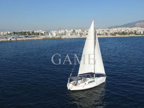 Sailing boat Oceanis 40 for charter in Alimos Marina Kalamaki