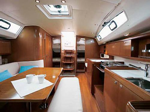 Sailing boat Oceanis 40 available for charter in Marina di Portorosa