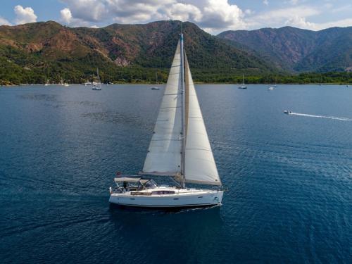 Yacht Oceanis 40 available for charter in Adakoy Marina
