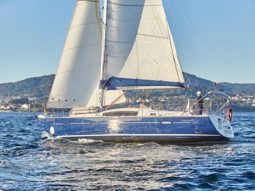 Sailing yacht Oceanis 40 for rent in Vigo