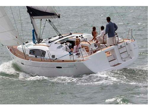 Yacht Oceanis 40 for hire in Palamos