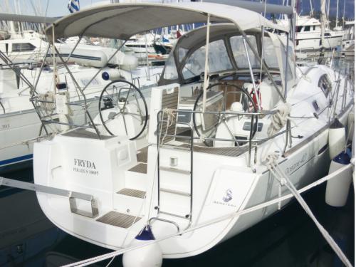 Sailboat Oceanis 40 for rent in Gouvia