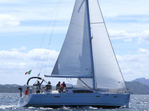 Yacht Oceanis 40 for charter in Marina di Portisco