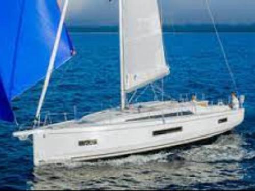 Sailing yacht Oceanis 40 for rent in La Trinite sur Mer