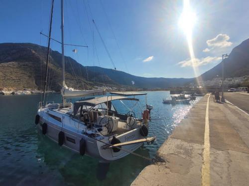 Yacht Oceanis 40 chartern in Lavrio