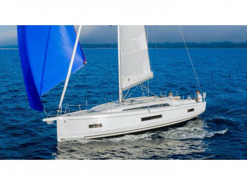 Yacht Oceanis 40 available for charter in Sami